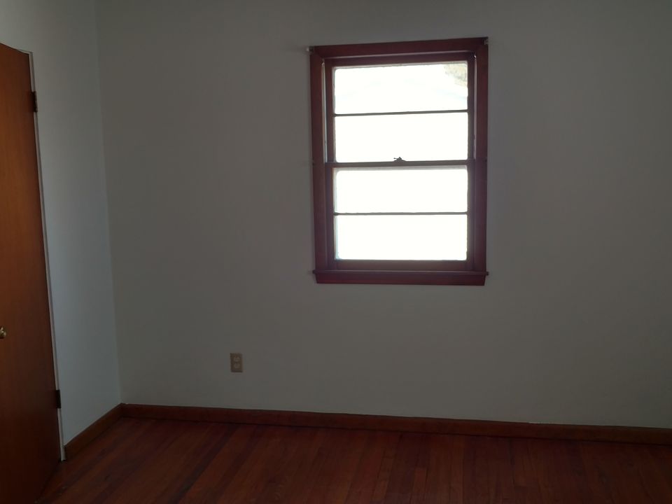 2nd image of 2335 S Park Ave