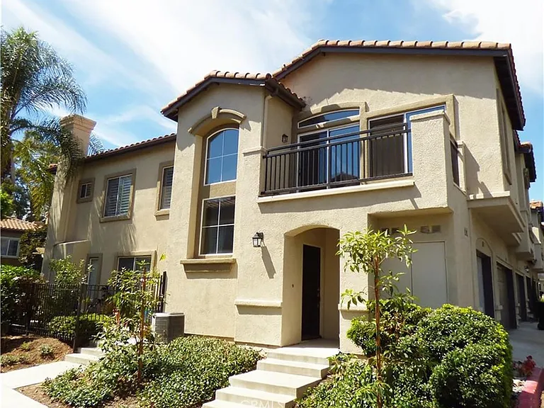 32 Vellisimo Dr — Photo 2