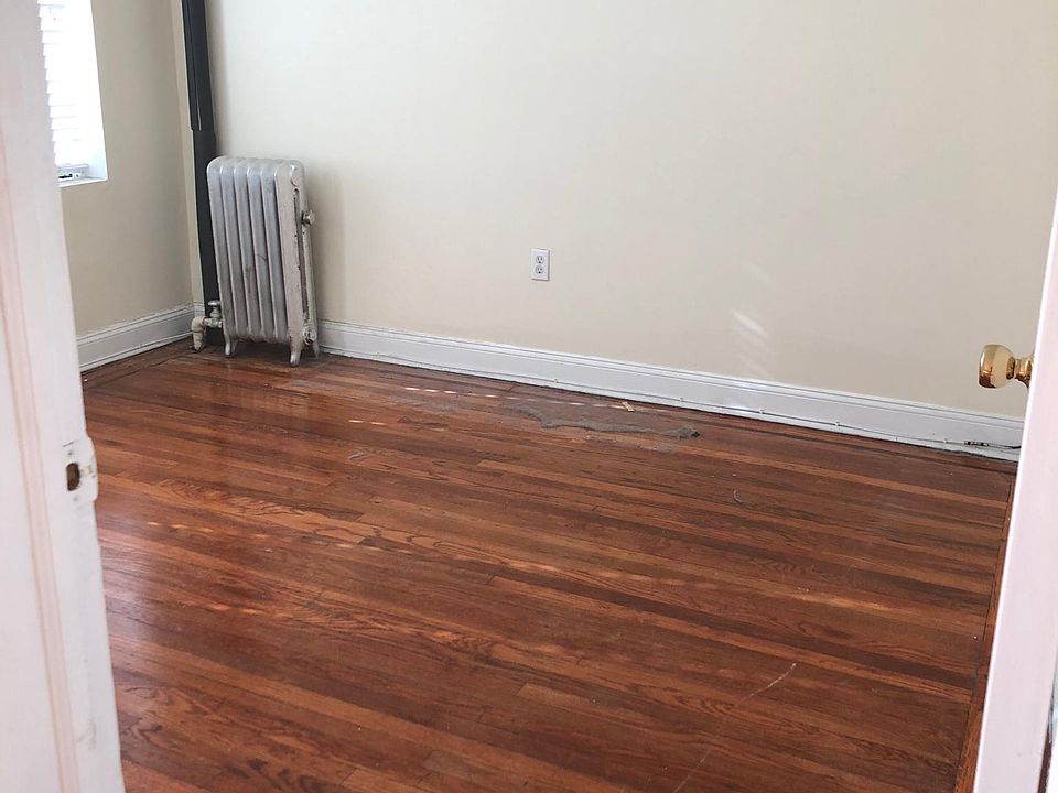2nd image of 606 11th St APT 4