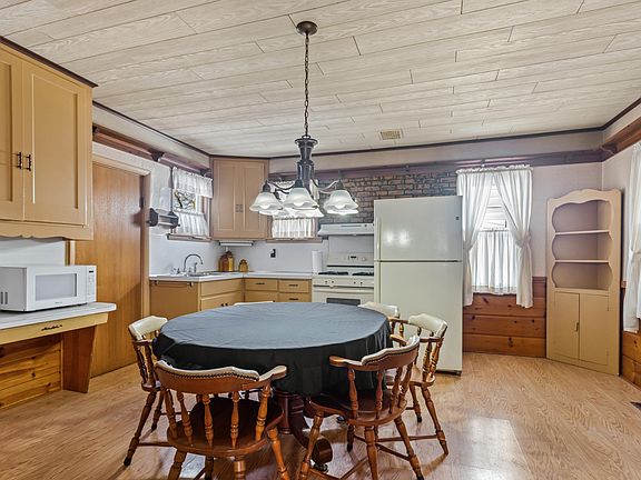 3rd image of 5547 Pleasant Ave