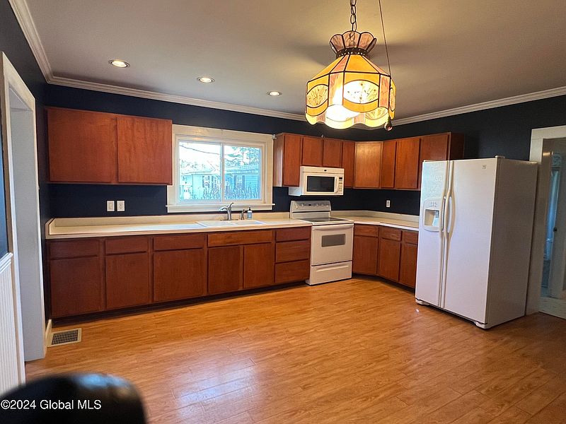 5th image of 92 E Potter Avenue