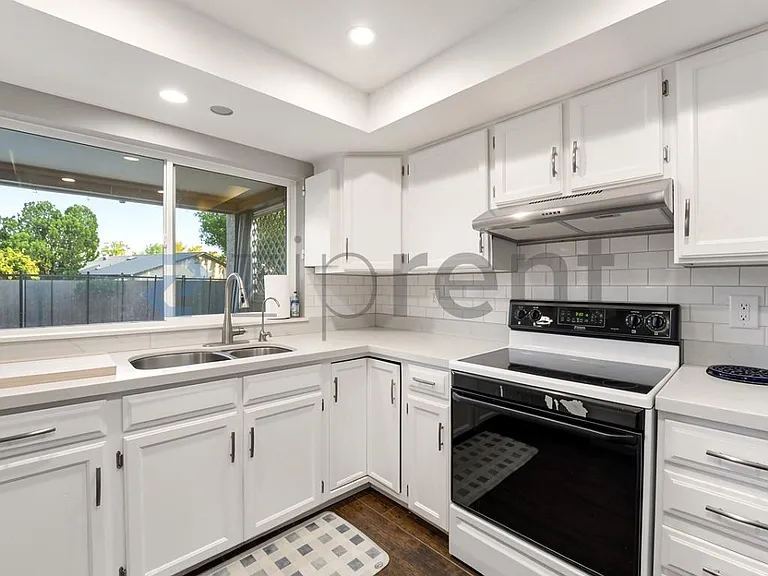 7551 E North Ln — Photo 18