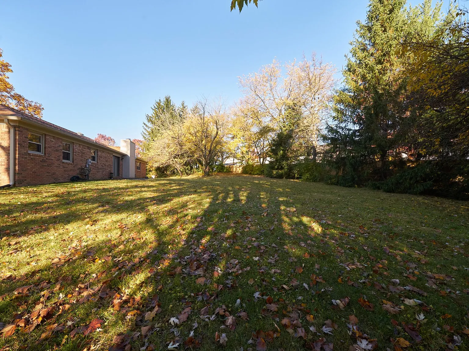 3 bed, 2.5 bath, 2415 sqft, $2,650 — Photo 3