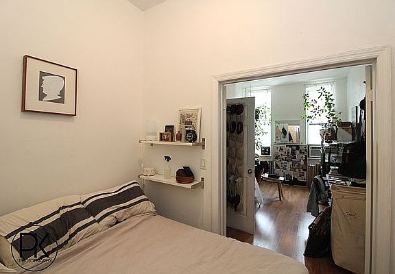 3rd image of 185 Greenpoint Ave APT 1R