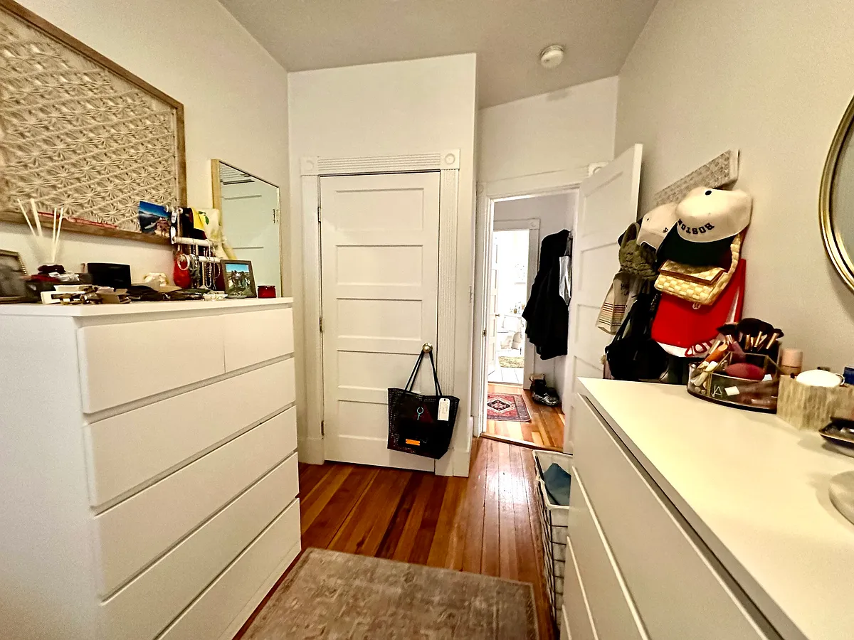 Building Photo - 15 Revere St #5