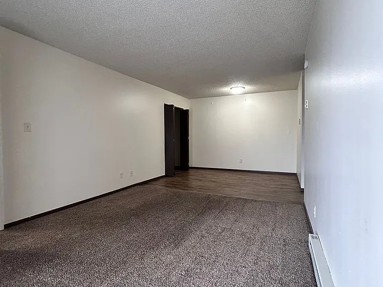 311 S Eaton Ave — Photo 2