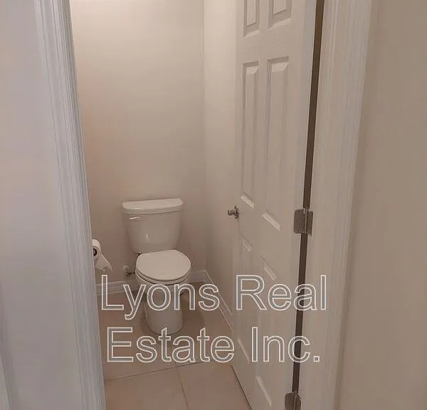 326 SW 24th Pl — Photo 11