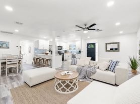 1271 Woodlawn St, Clearwater, FL