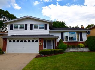 10424 S Georgia Ln, Oak Lawn, IL 60453