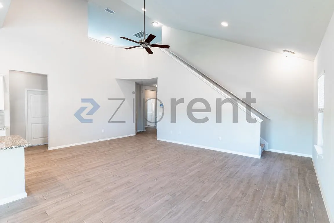 4 bed, 2428 sqft, $2,498 — Photo 2