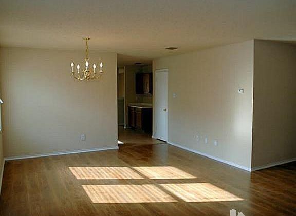 2nd image of 1013 Willow Tree Dr