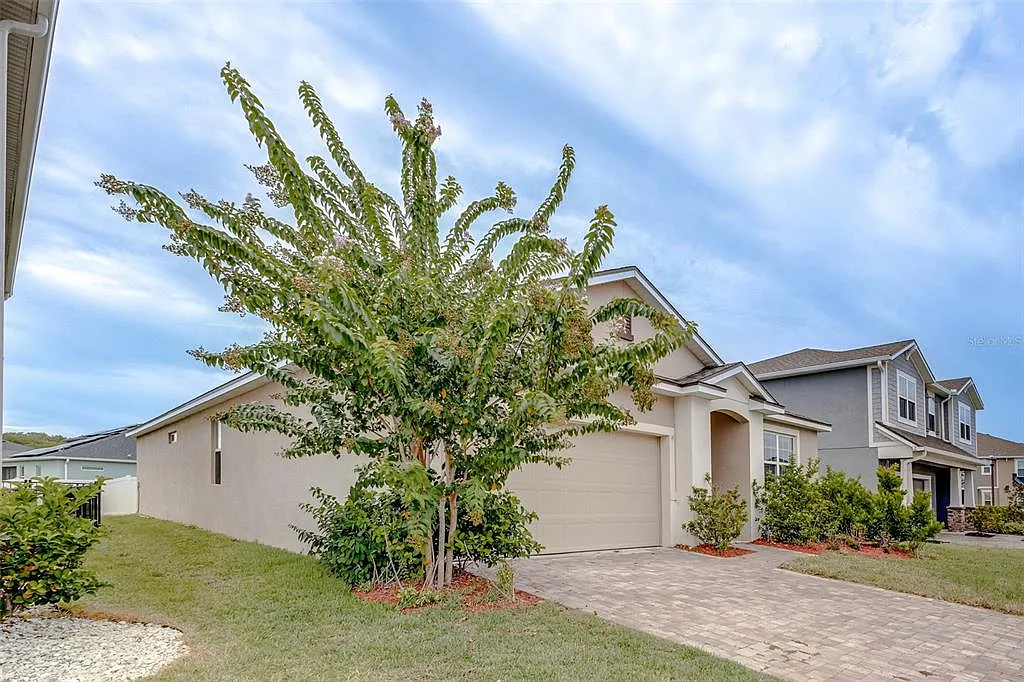 4 bed, 3.0 bath, 2059 sqft, $3,290 — Photo 2