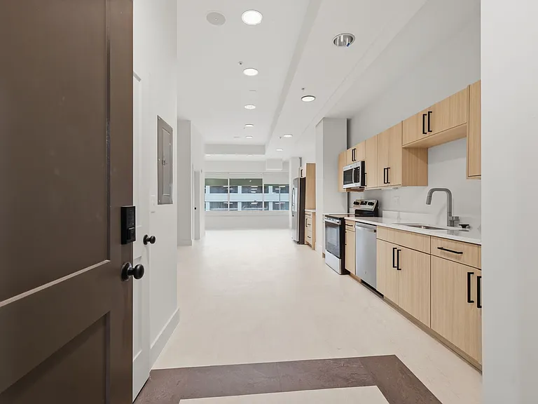 West 7th Apartments — Photo 8