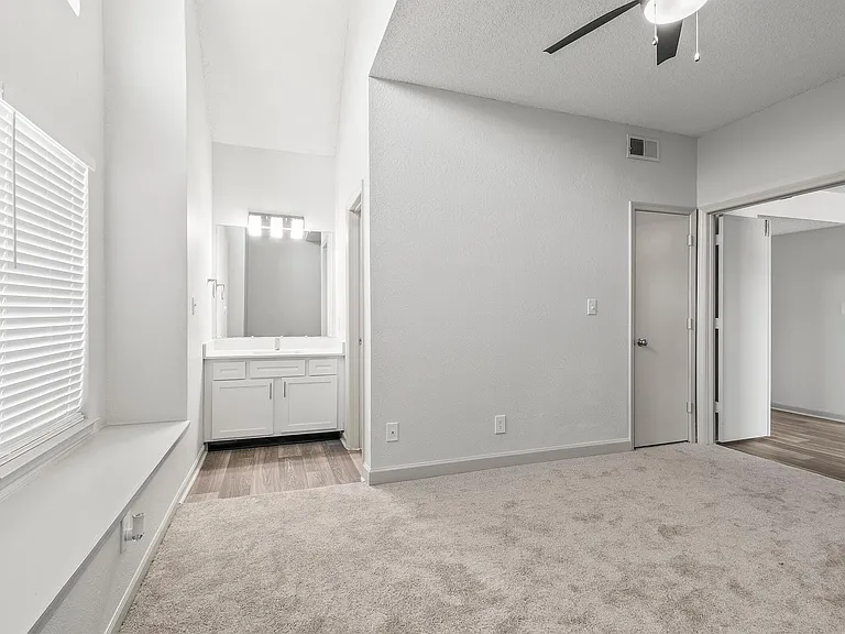 Summerlake Apartments — Photo 19