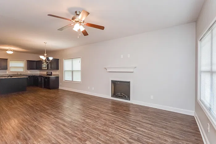 4 bed, 3.0 bath, 1896 sqft, $1,995 — Photo 4