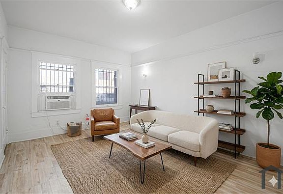 3rd image of 1136 S Alvarado St APT 2