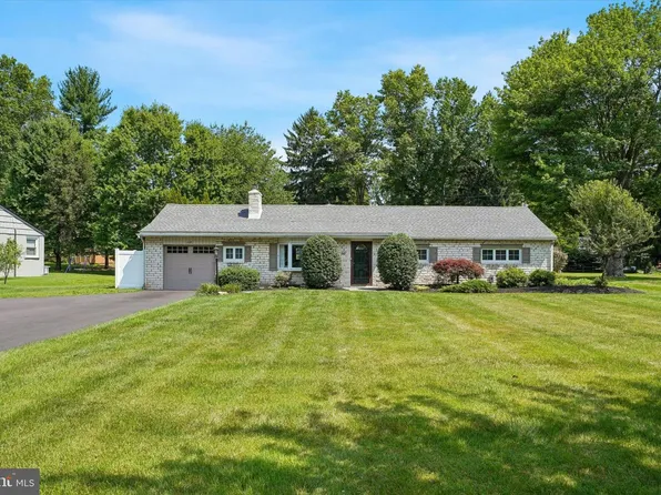 1121 W Thomas Rd, Lansdale, PA 19446