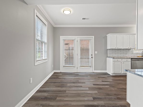 lexington-kentucky-446956486 picture