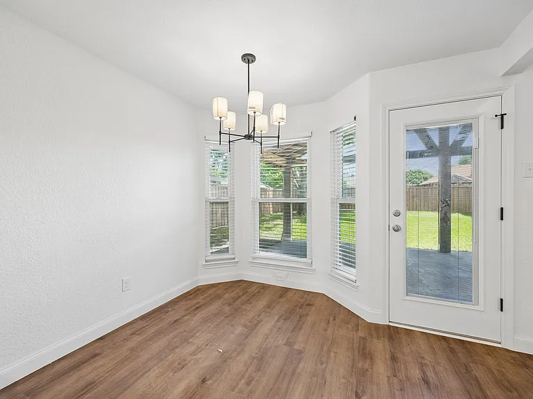 1916 Arbor Creek Dr — Photo 13