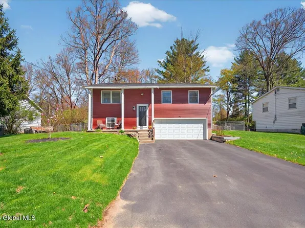 52 Curt Boulevard, Saratoga Springs, NY 12866