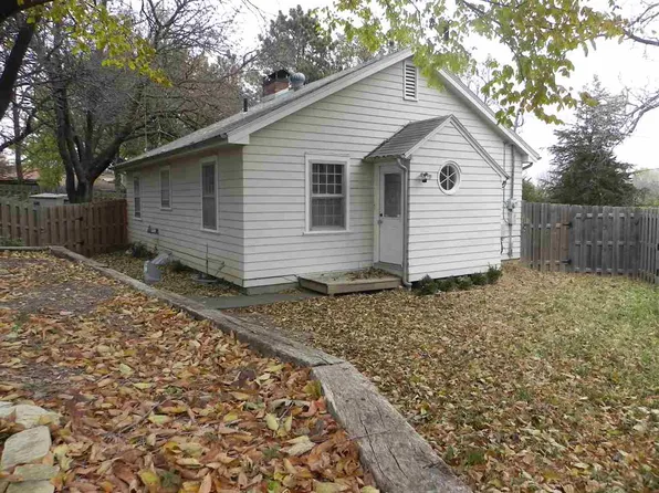 1632 Fishermans Ln, Manhattan, KS 66503