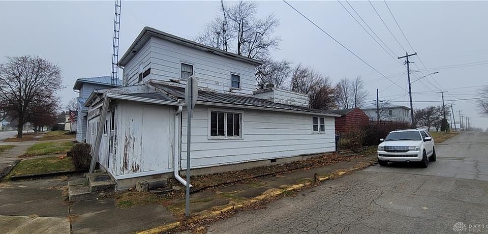 1st image of 523 E Main St