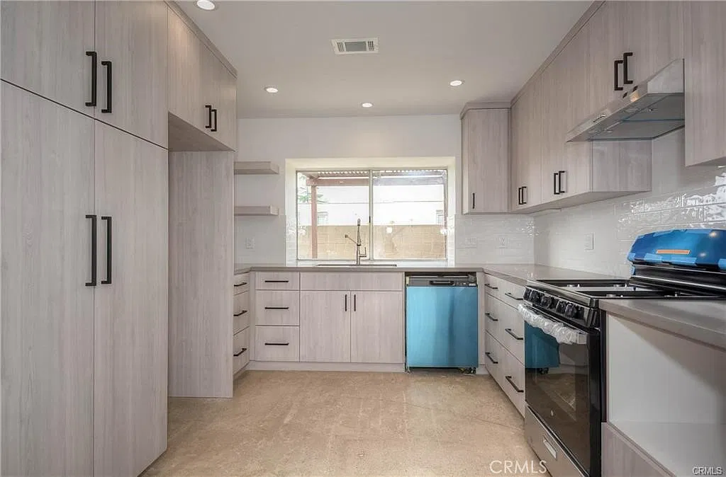 3 bed, 2.5 bath, 1201 sqft, $2,800 — Photo 2
