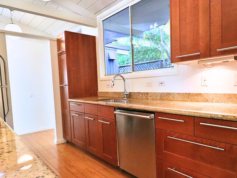 2467 Alvin St — Photo 11