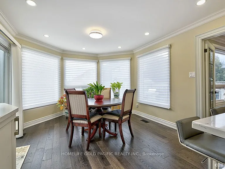 48 Havagal Cres — Photo 16