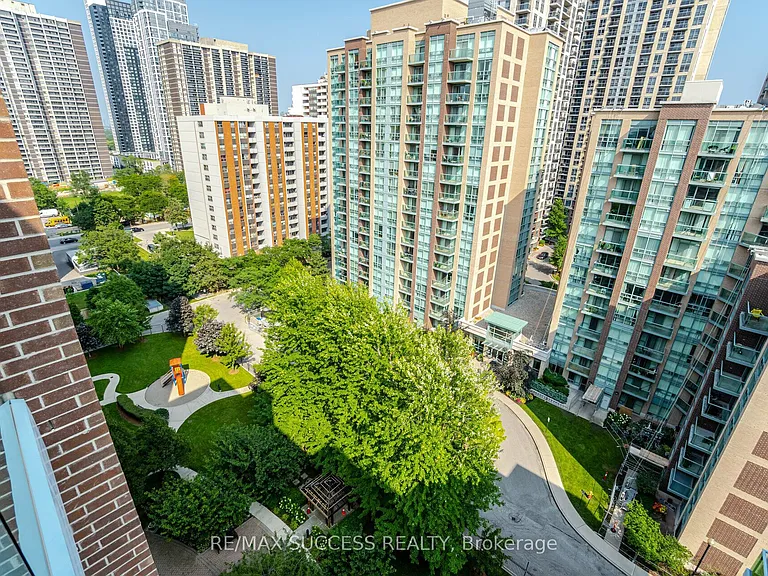 11 Michael Power Pl #Penthouse 14 — Photo 18