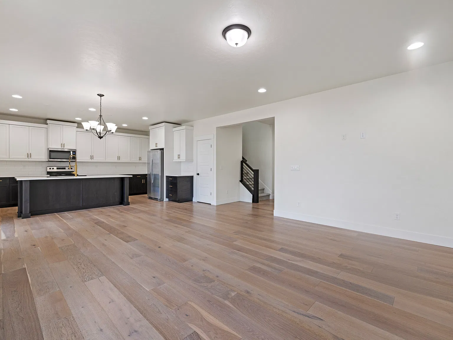 4 bed, 2.5 bath, 2720 sqft, $2,985 — Photo 4