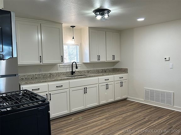 5th image of 761 S Bluff Ave