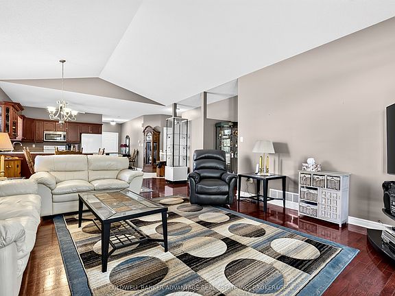 3rd image of 5595 Drummond Rd #1