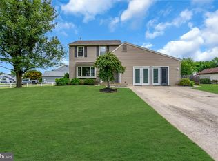 1 Devonshire Ct, Sicklerville, NJ 08081