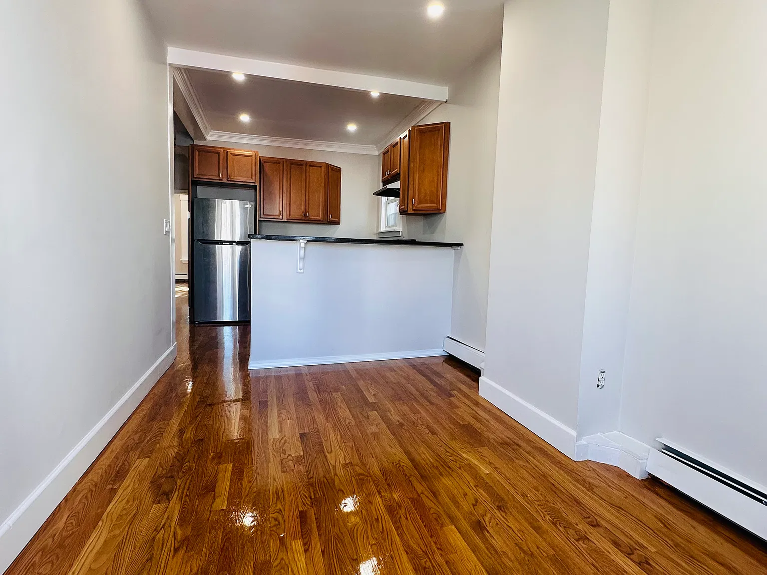 3 bed, 9999 sqft, $3,000 — Photo 2