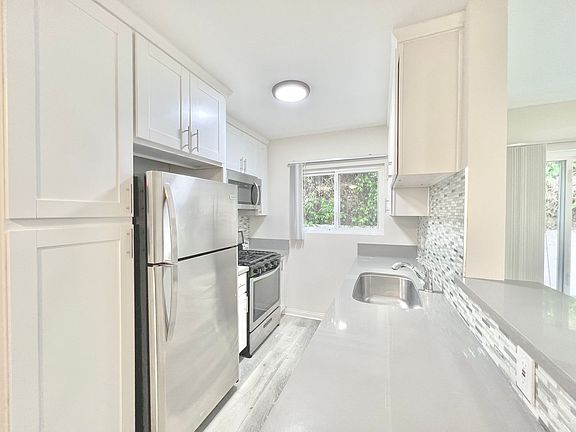 4th image of 1016 Wilcox Ave APT 2