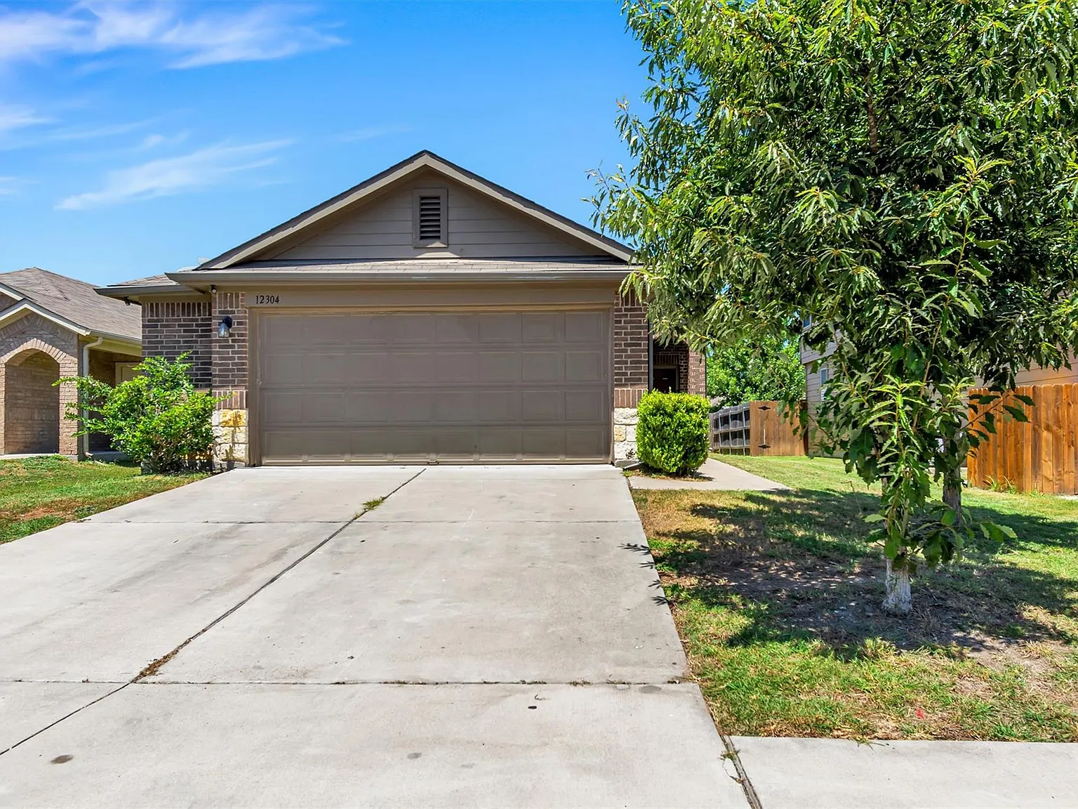 4 bed, 2.0 bath, 1735 sqft, $2,070 — Photo 3