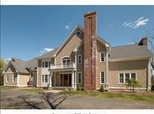 10 Sky View Dr, Avon, CT 06001