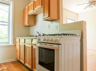 1250 W Montrose Ave #220, Chicago, IL 60613