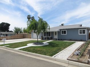 5721 E Siverly Ln, Fresno, CA