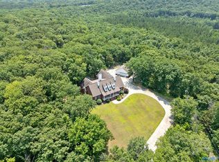 302 Lipscomb Cir, Laceys Spring, AL 35754