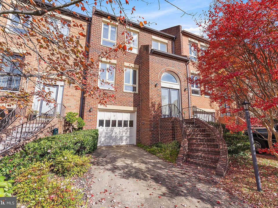 1st image of 10220 Baltusrol Ct