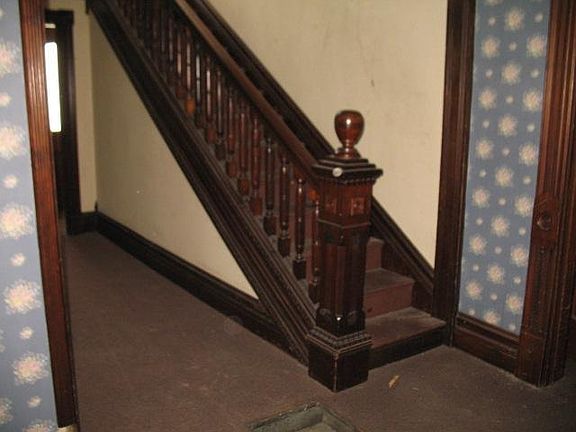 4th image of 276 E Locust St