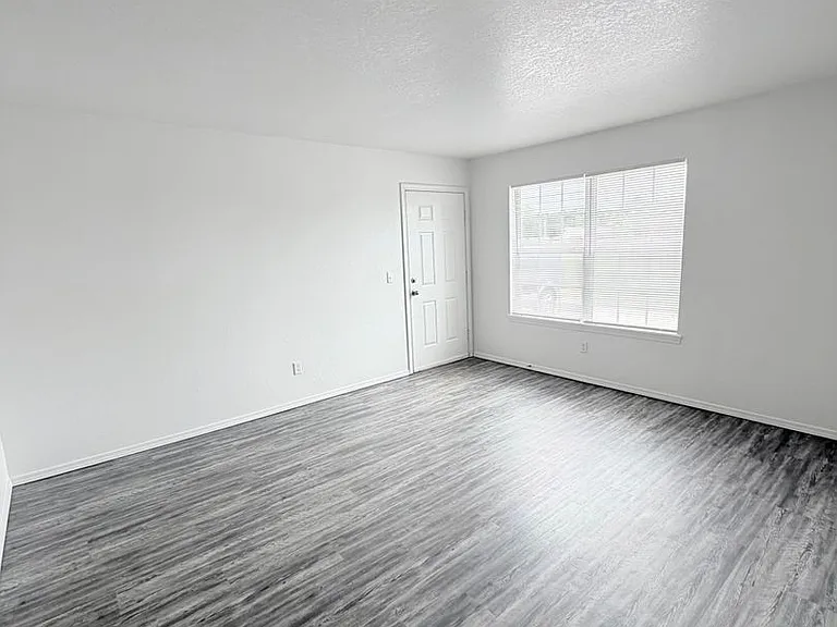 Buffalo Creek Apartment Homes — Photo 19