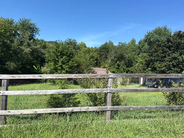 121 Wyoming Ln, Rocky Top, TN 37769