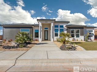 4962 S Resolution Dr, Washington, UT 84780