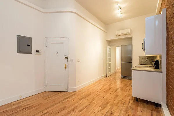 Rented by Nooklyn NYC LLC | media 40