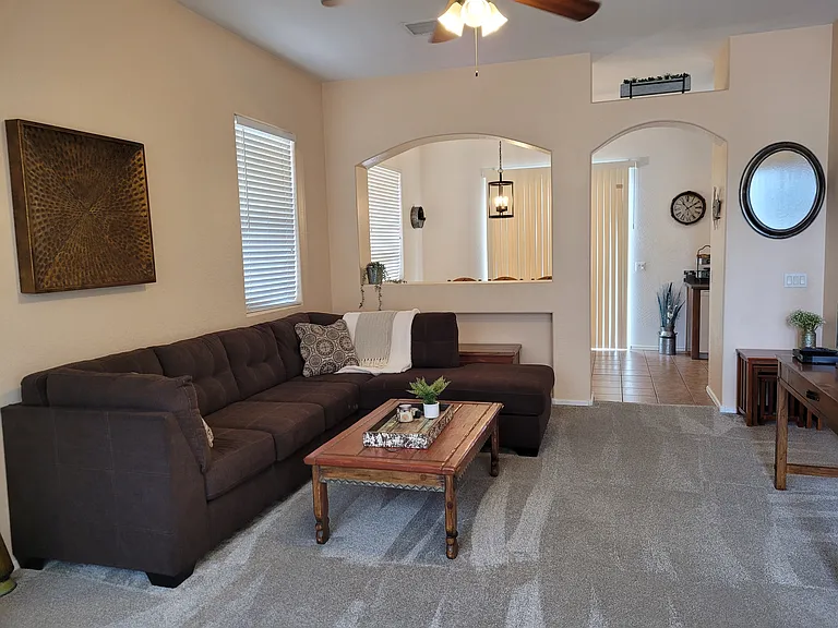 785 W Azure Dr — Photo 3