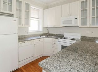 3852-2 N Southport Ave, Chicago, IL 60613