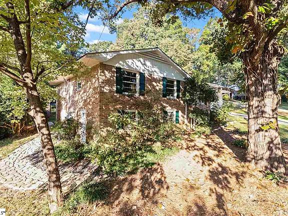 3rd image of 312 Richmond Dr
